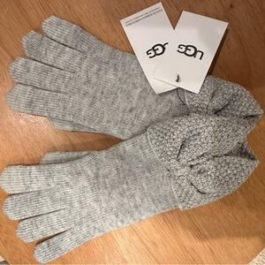 UGG Light Gray Bow Knit Gloves